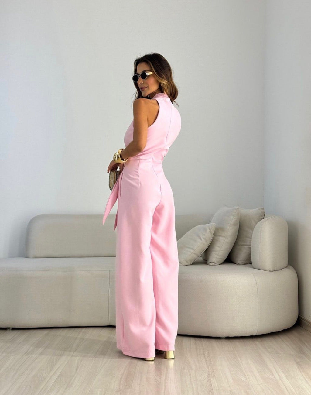 Women’s Elegant Sleeveless Jumpsuit – Contemporary Luxury Outfit