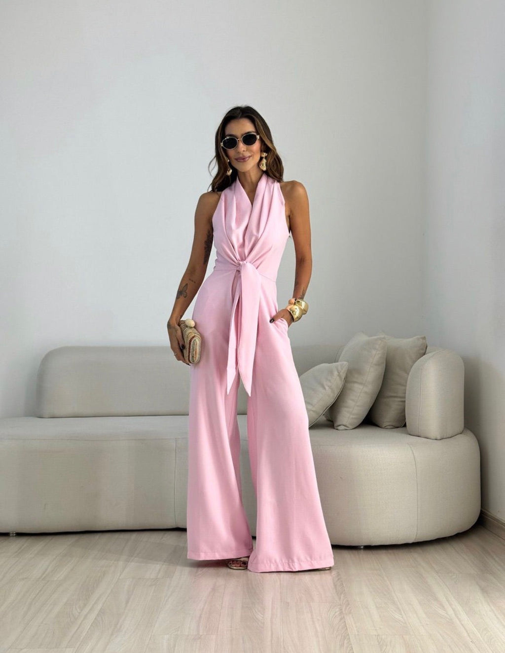 Women’s Elegant Sleeveless Jumpsuit – Contemporary Luxury Outfit