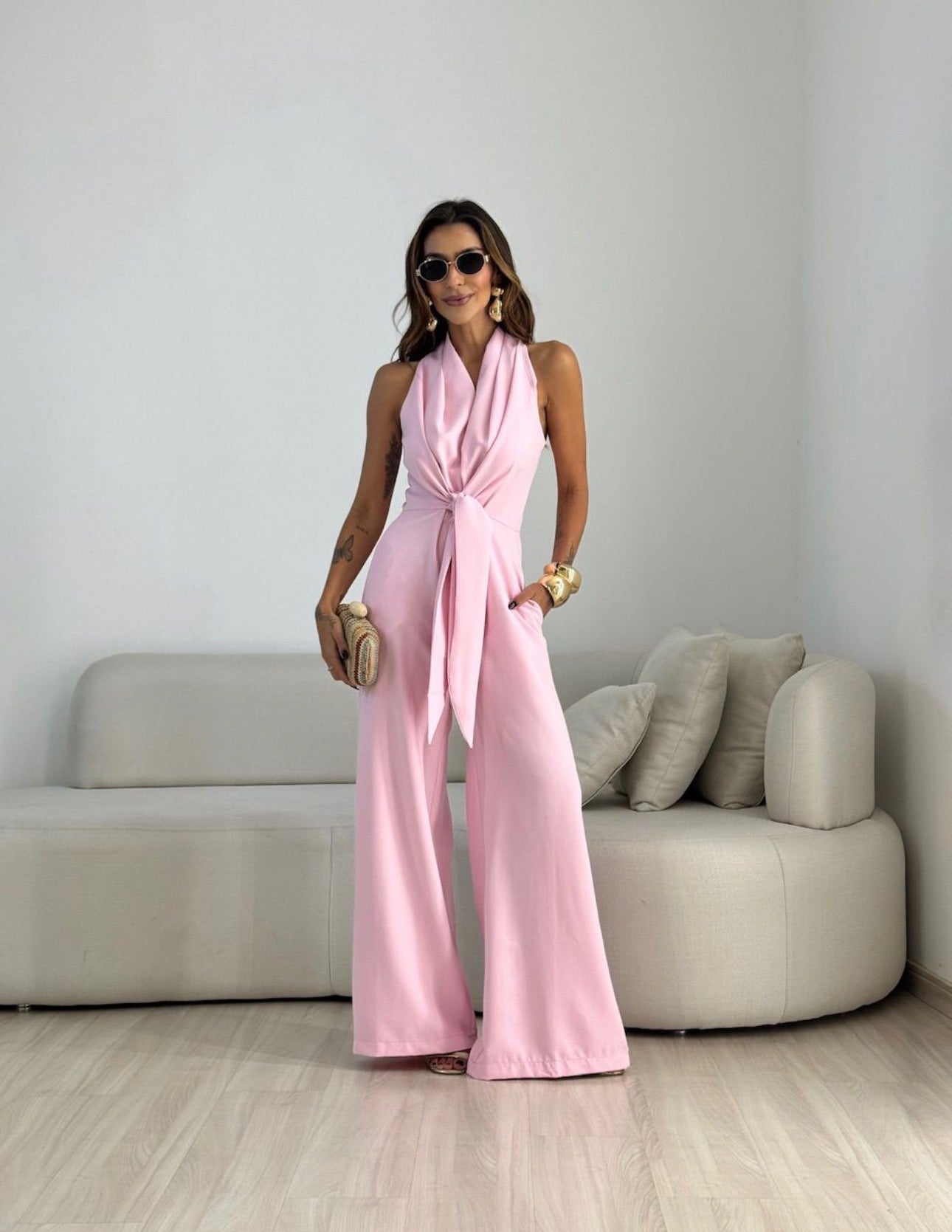 Women’s Elegant Sleeveless Jumpsuit – Contemporary Luxury Outfit