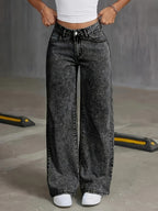 Korean wide-leg jeans from 64b136-1e, featuring a relaxed fit, high waist, and classic denim look, shown on a model.