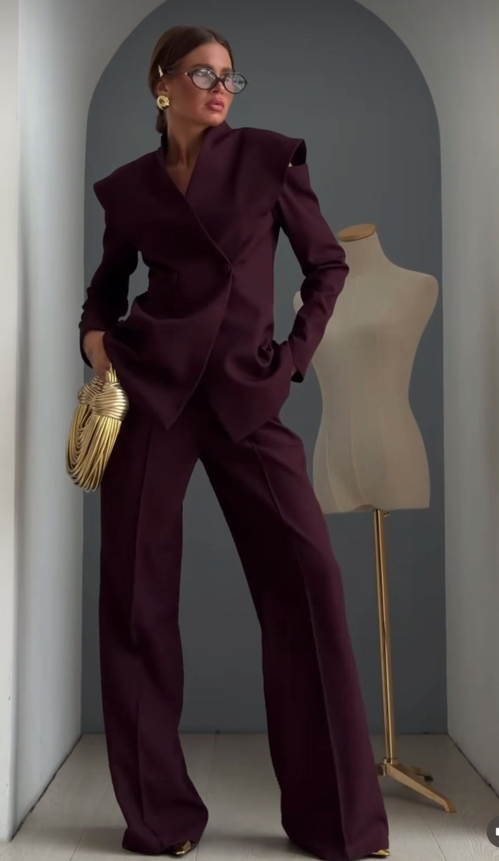Larisa Women's Elegant Suit