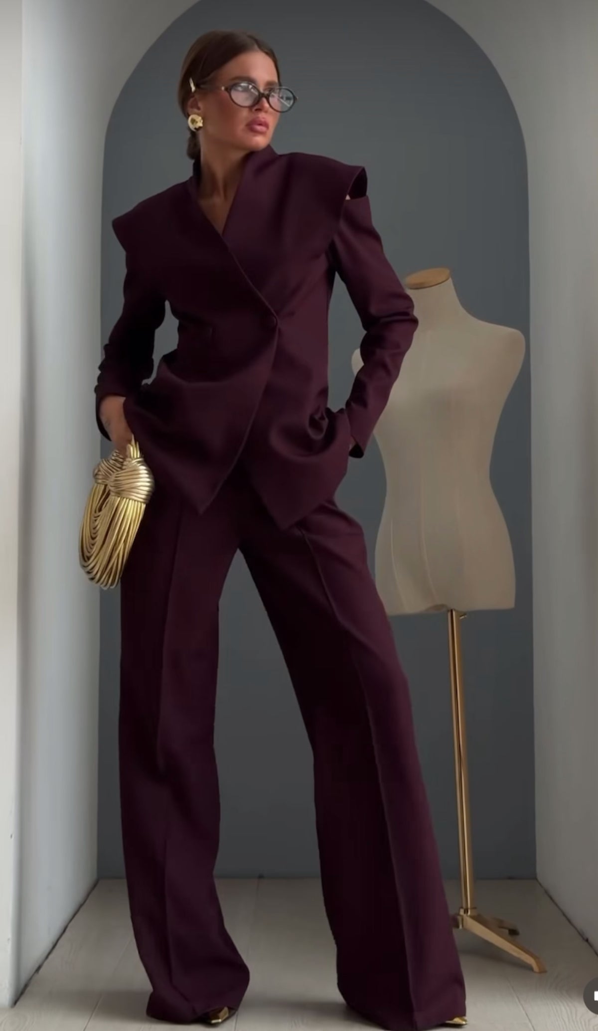 Larisa Women's Elegant Suit