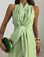 Women’s Elegant Sleeveless Jumpsuit – Contemporary Luxury Outfit