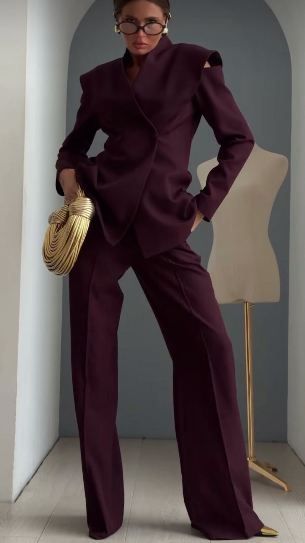 Larisa Women's Elegant Suit