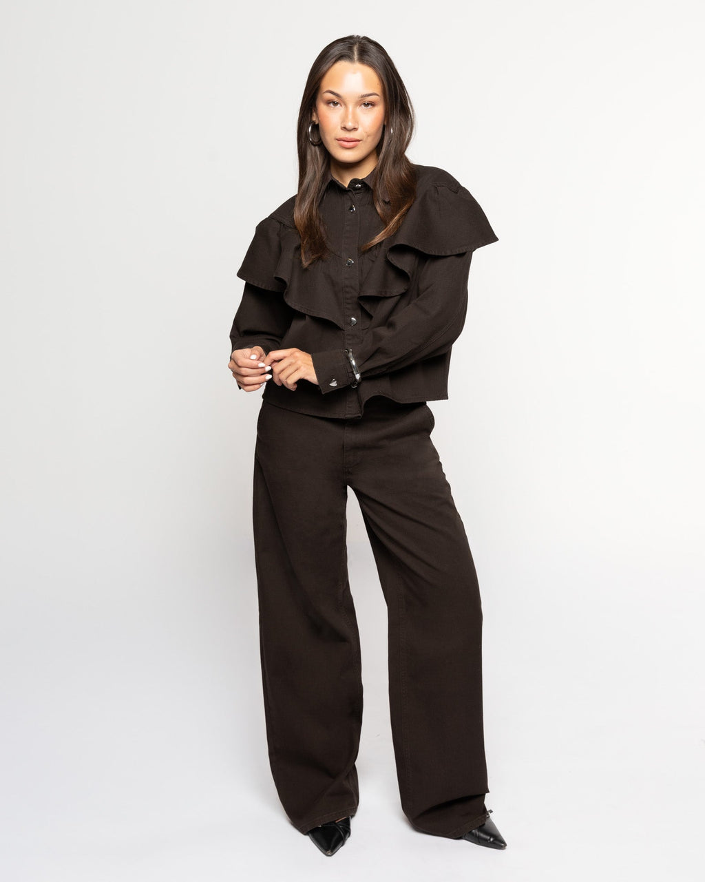 RUFFLE DENIM BLOUSE BROWN
