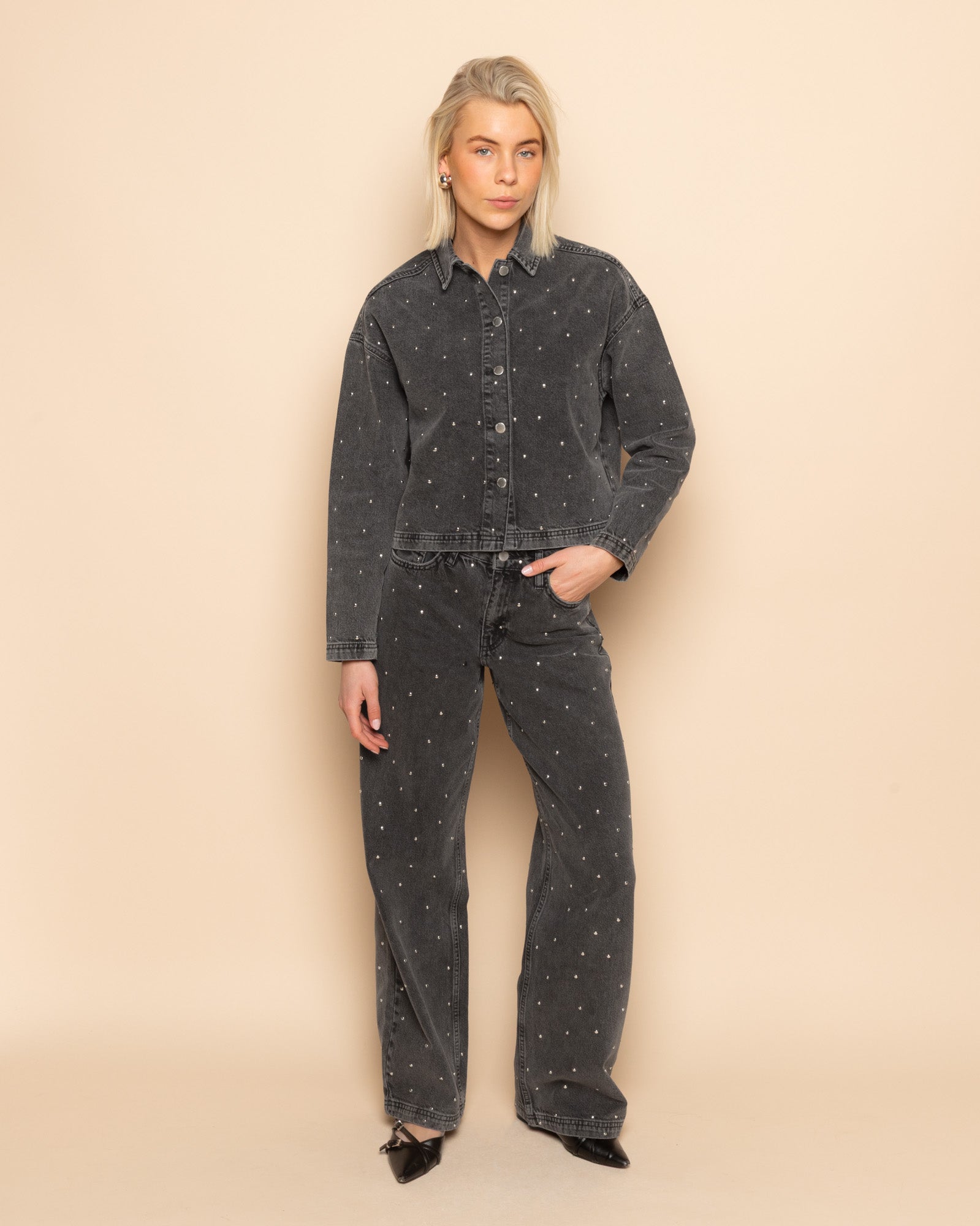 ALLOVER STUD DENIM JACKET GREY