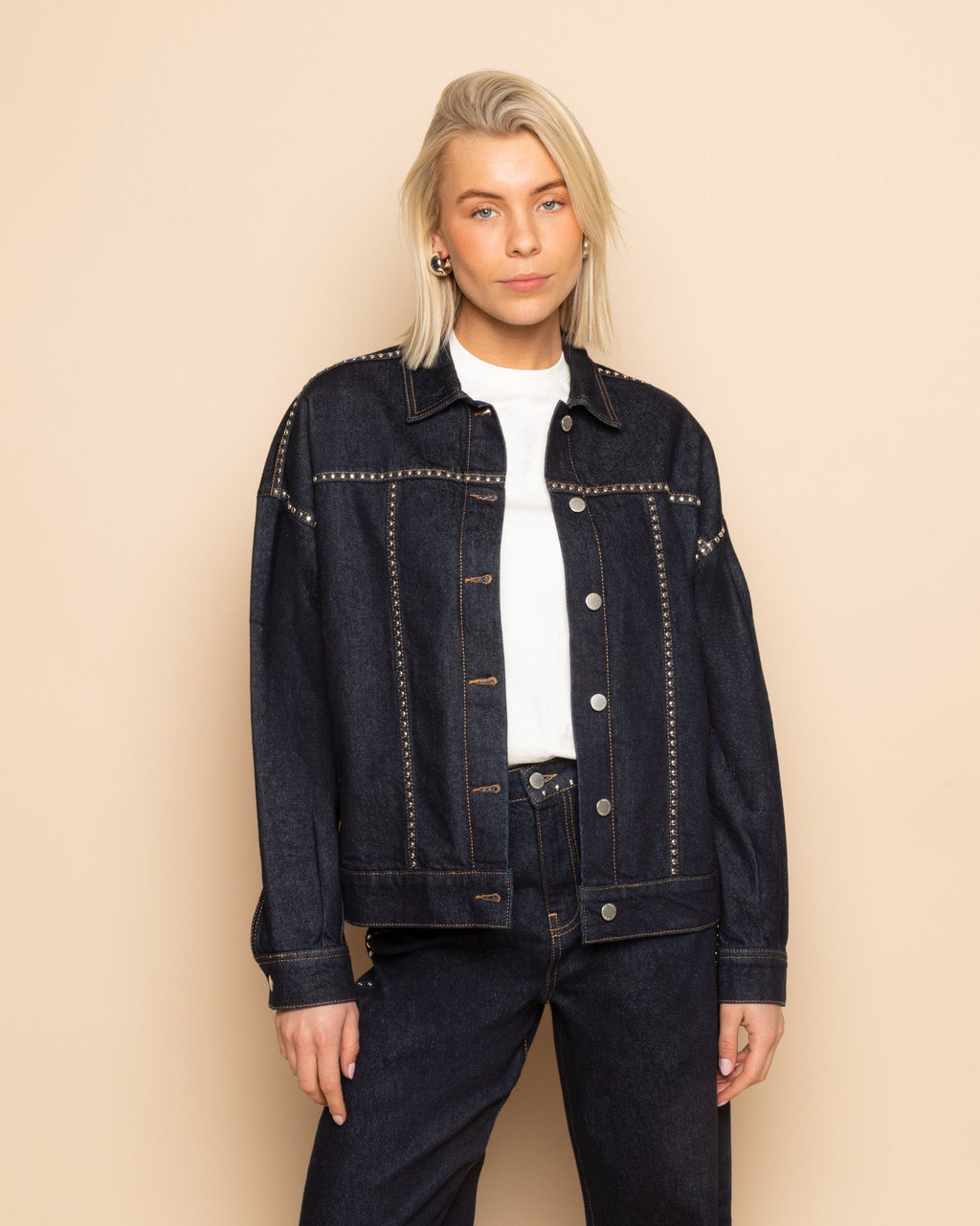LIA STUD DENIM JACKET RIGID BLUE