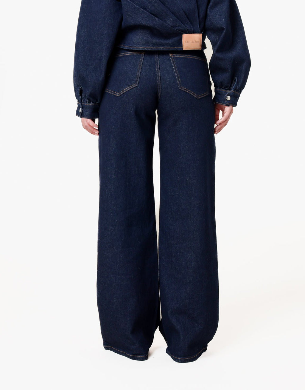 Donkerblauwe Mid Waisted Gestikte Naden - Jeans