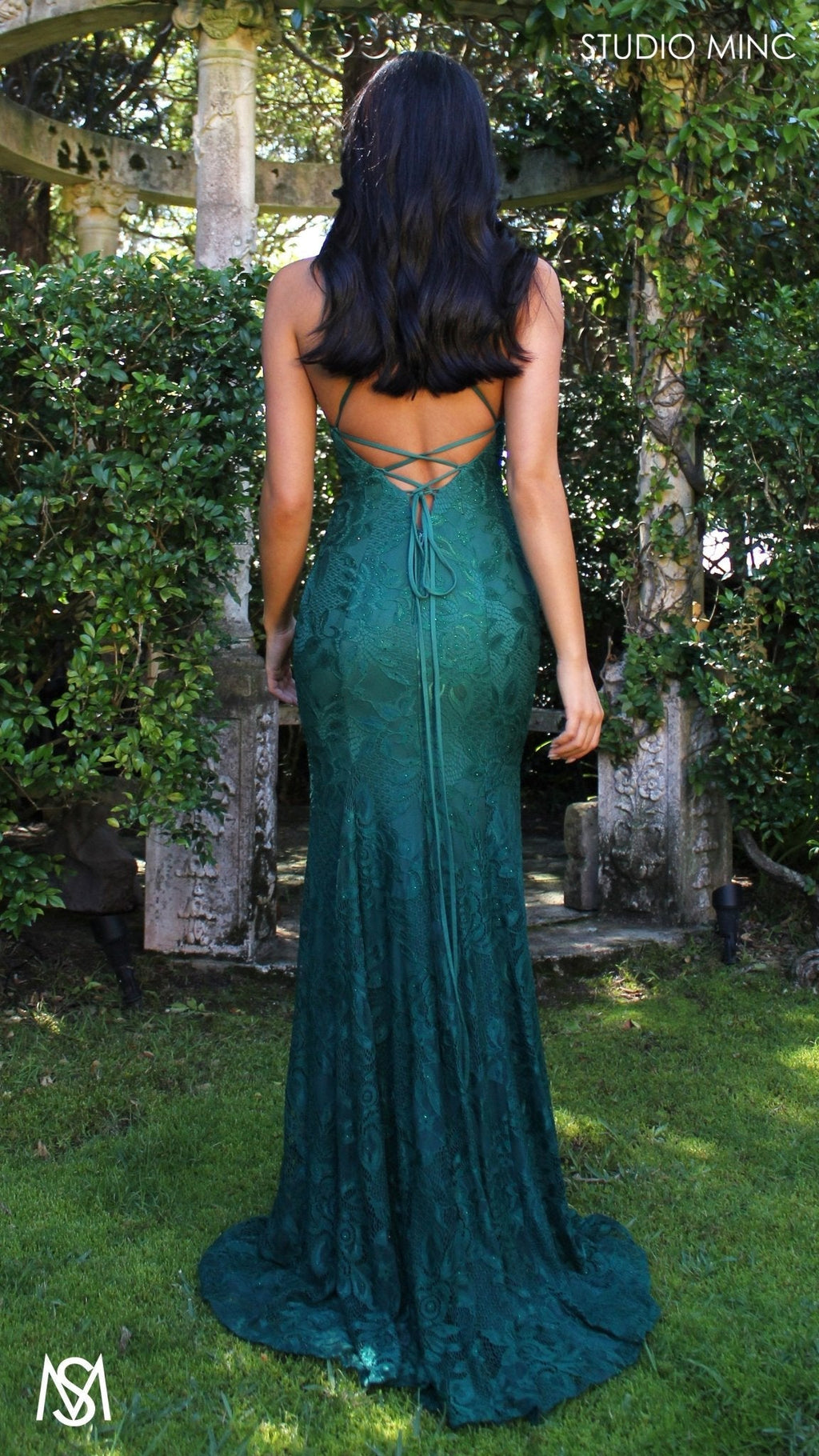 Jasmine - Emerald Green formal dress | lace V neckline fitted mermaid lace up