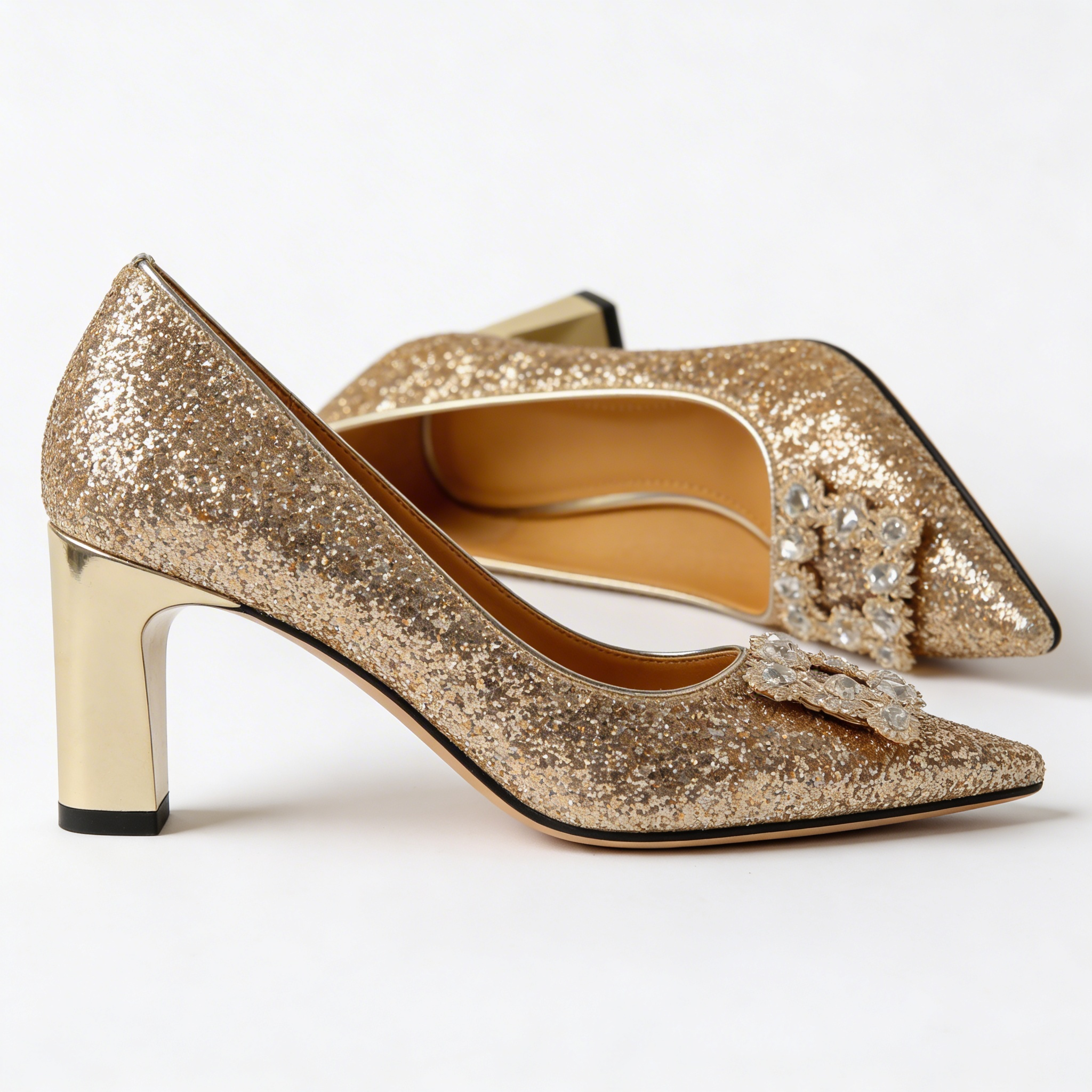 Magdalena | Orthopaedic member with brocade (or "with brocade")