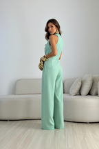 Women’s Elegant Sleeveless Jumpsuit – Contemporary Luxury Outfit